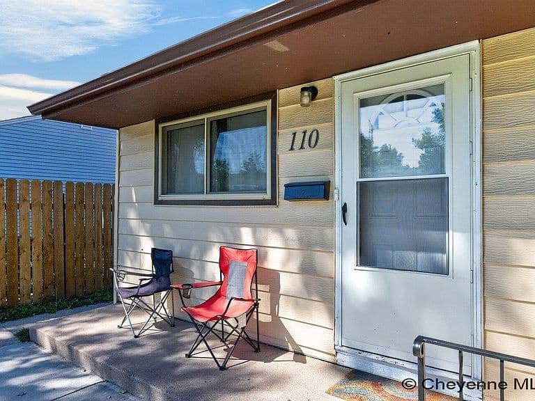 110 Ahrens Ave photo 3