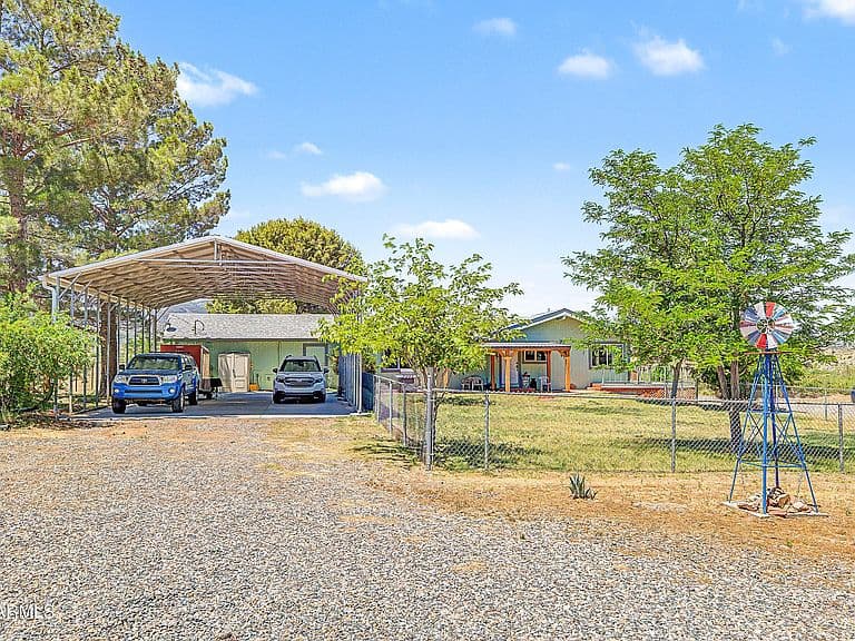 633 OASIS Road photo 5