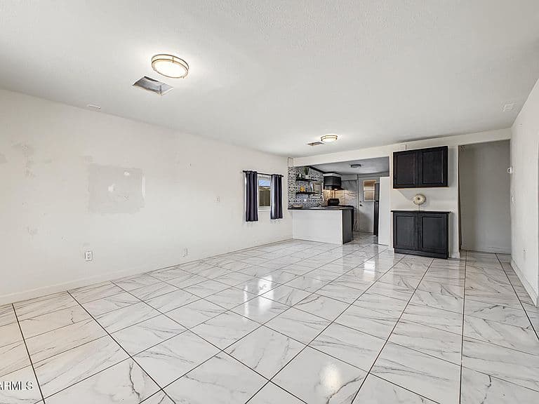 2418 E MOBILE Lane photo 5