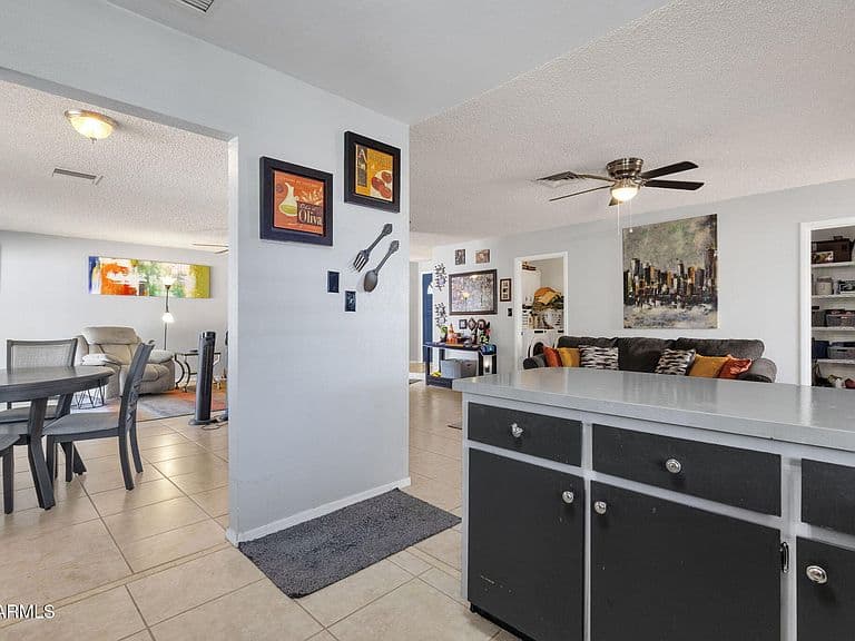 2124 E COLGATE Drive photo 4