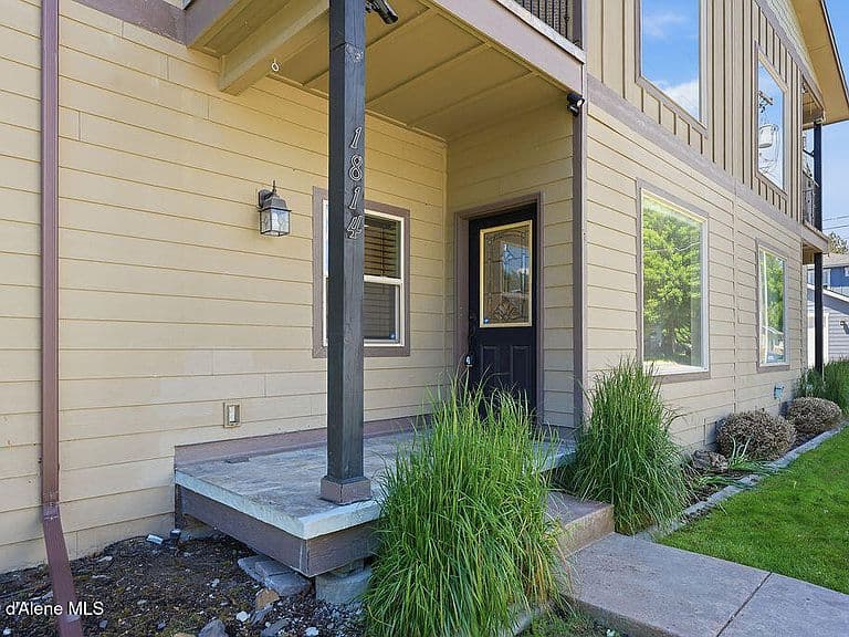 1814 E Young Ave photo 2