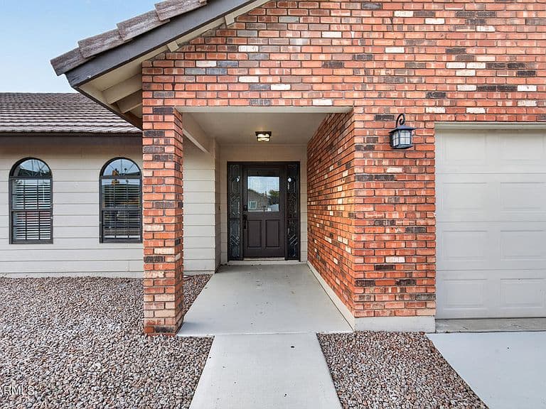 2503 E LEONORA Street photo 3
