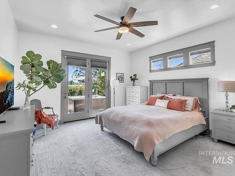 7811 W Corinthia St photo 4