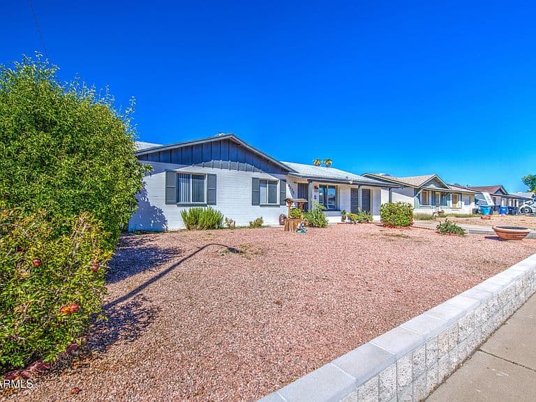 4230 W KALER Drive photo 3
