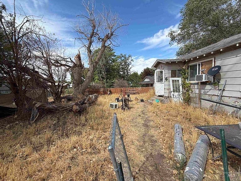 324 5th Ave W photo 2