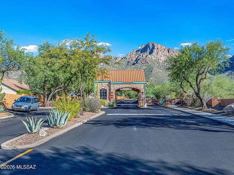 1363 E Stoney Canyon Cir photo 4