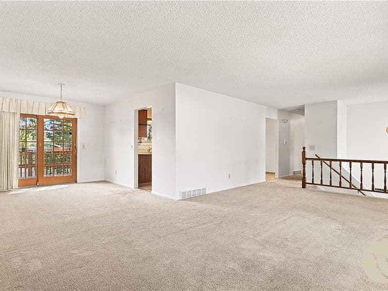 1831 Forest Park Dr photo 5