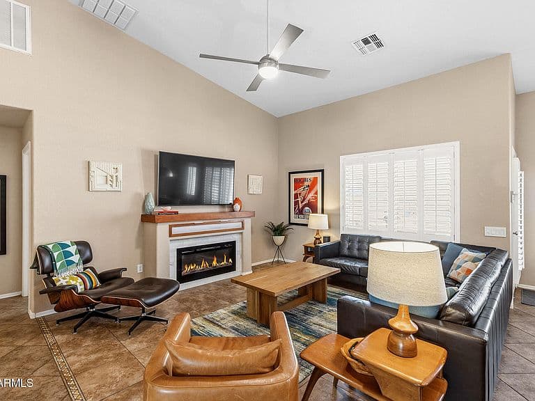 8456 W QUAIL TRACK Drive photo 4