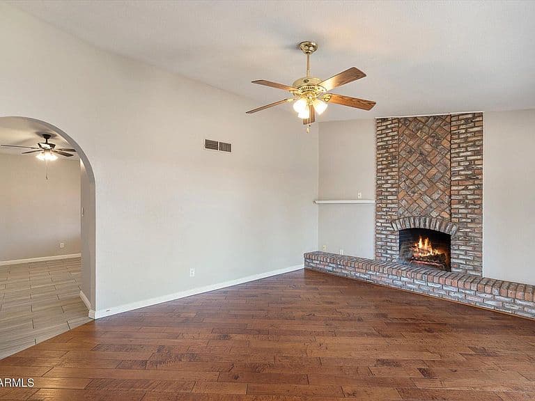 227 W TARO Lane photo 3