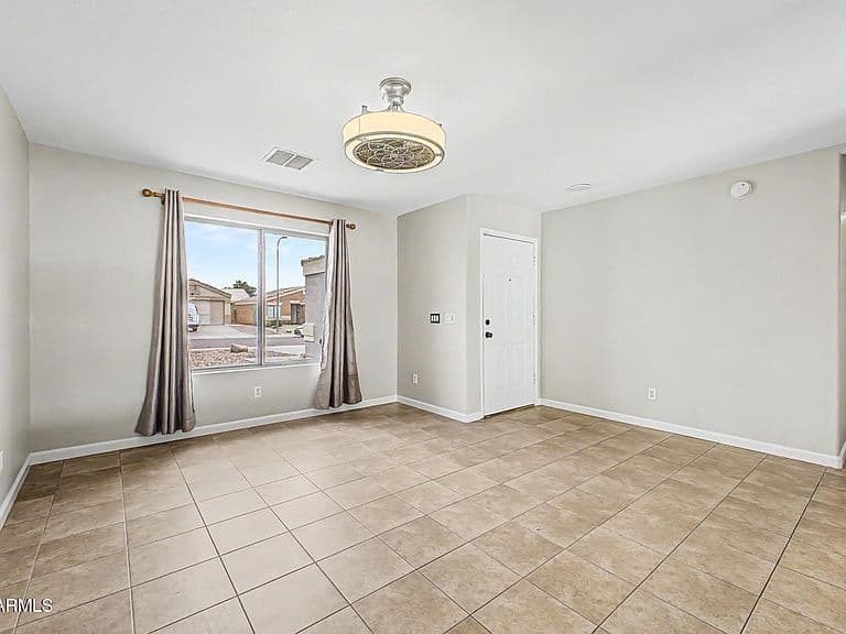 1262 W DIAMOND Avenue photo 5