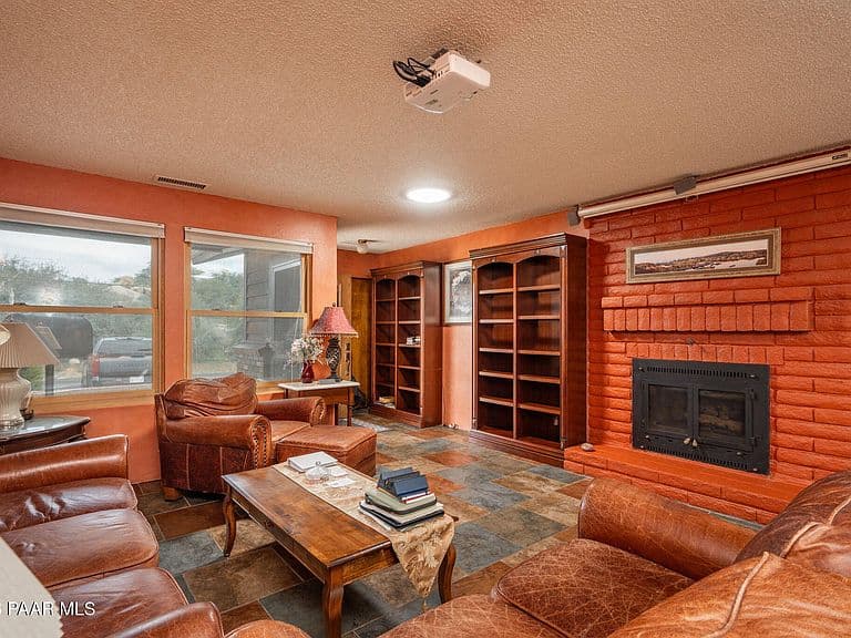 1765 Meadowridge Rd photo 4