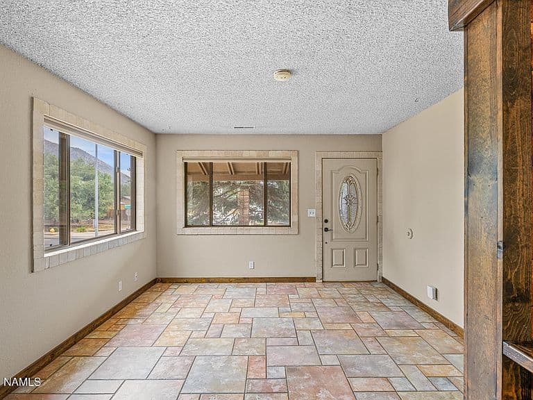 3415 Fox Lair Dr photo 4