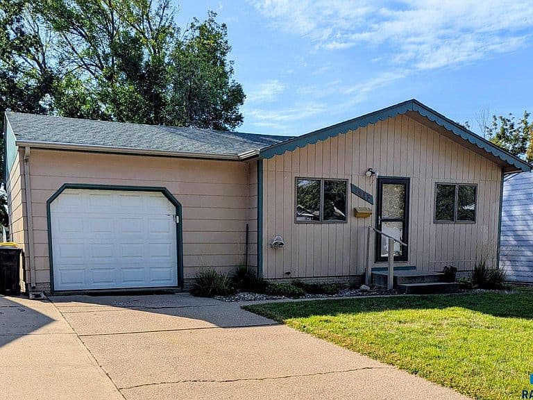 1013 S Harrington Cir photo 2