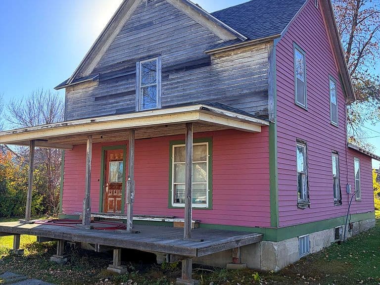 121 Mary St N photo 1