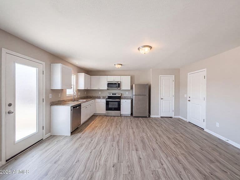 137 W DEWEY Avenue photo 2