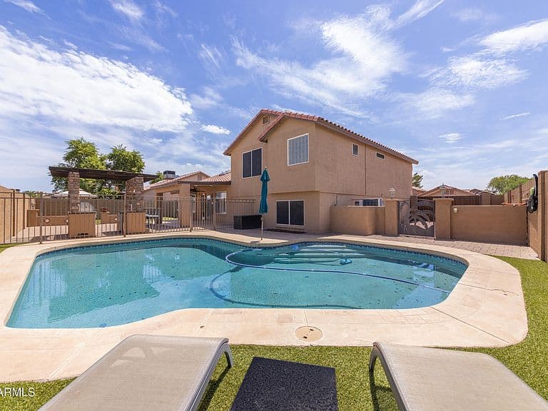 6108 W SHANGRI LA Road W photo 2