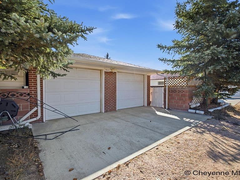 3910 Dillon Ave photo 5