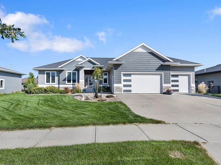 8900 E Basswood Ln photo 1