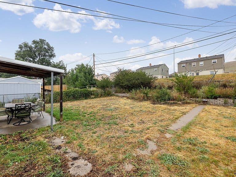 424 Robbins Dr photo 3