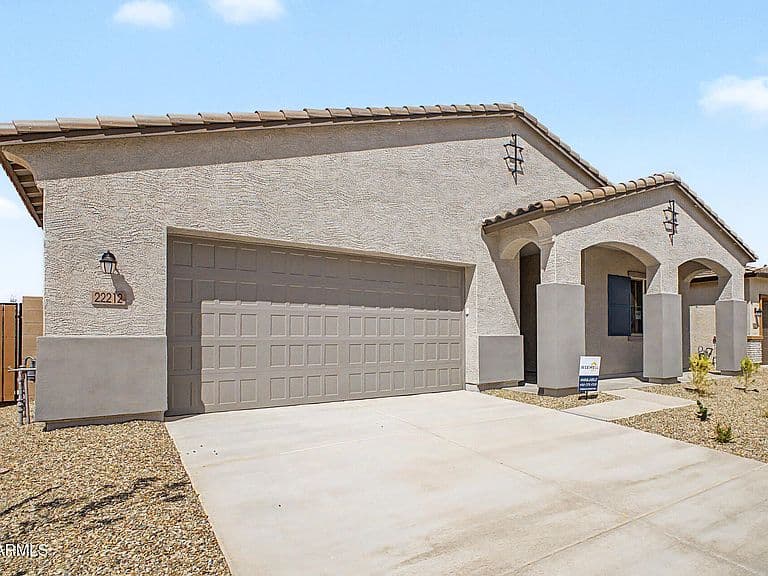 22212 W BLACKHAWK Drive photo 5