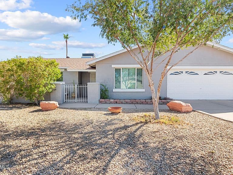 4753 W LUPINE Avenue photo 2