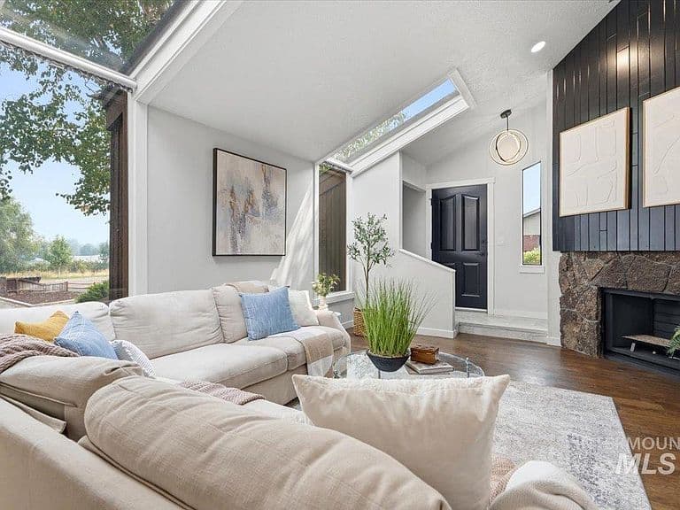 1989 E Boise Ave photo 1