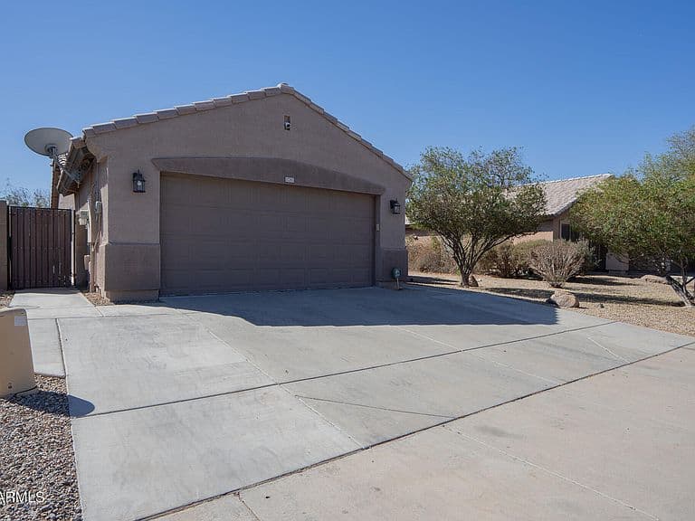17207 W DURANGO Street photo 1