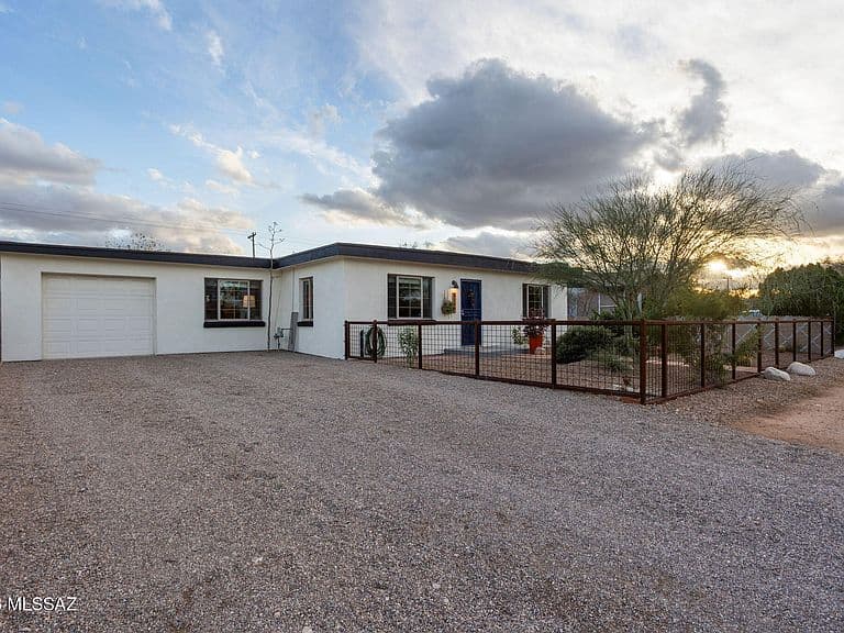 316 E Lester St photo 3