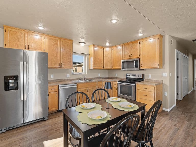 628 Shuttle Ct photo 5
