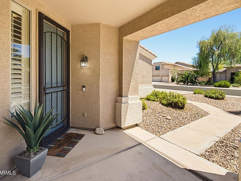 8148 W SALTER Drive photo 2