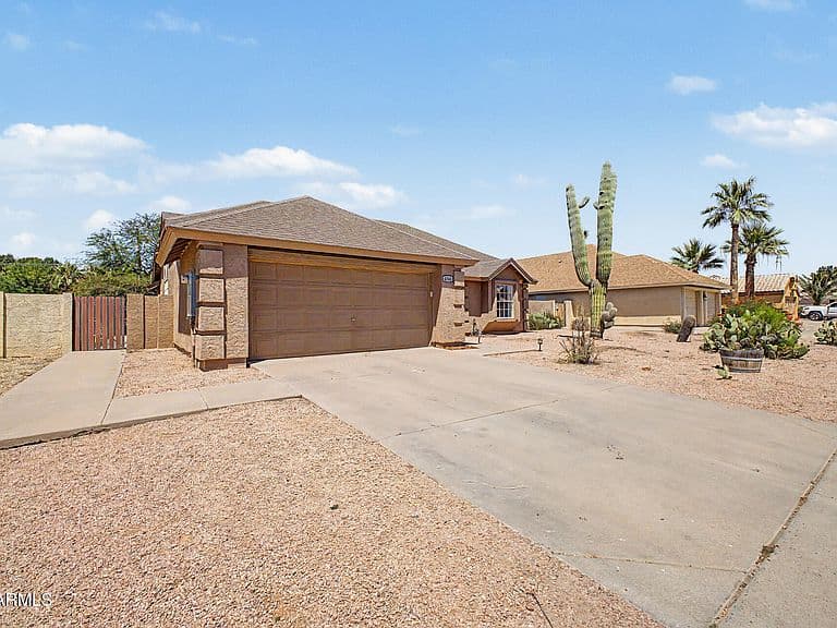 4308 E JUANITA Avenue photo 2