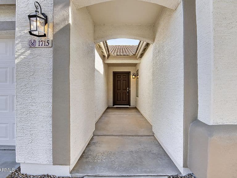 1715 E BRANHAM Lane photo 4