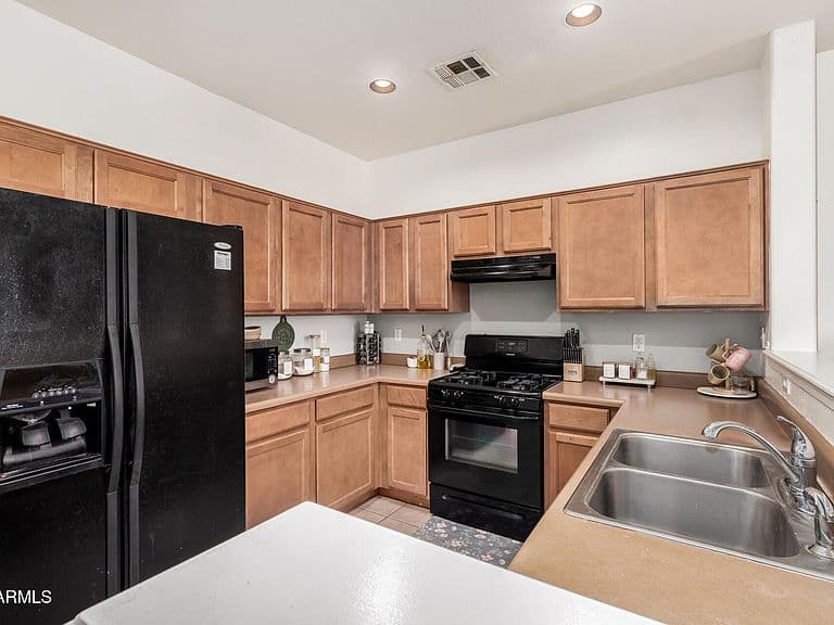 44285 W Cydnee Dr photo 4