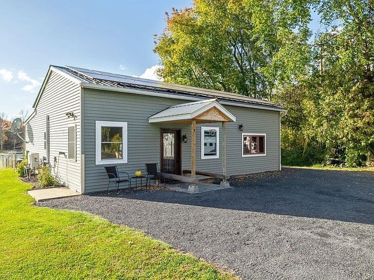 1531 Border Road photo 2