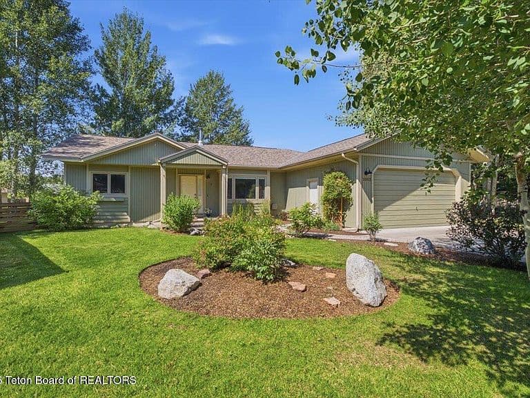3052 Mountain View Ln photo 1