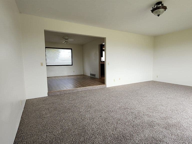 288 S 123 W photo 5