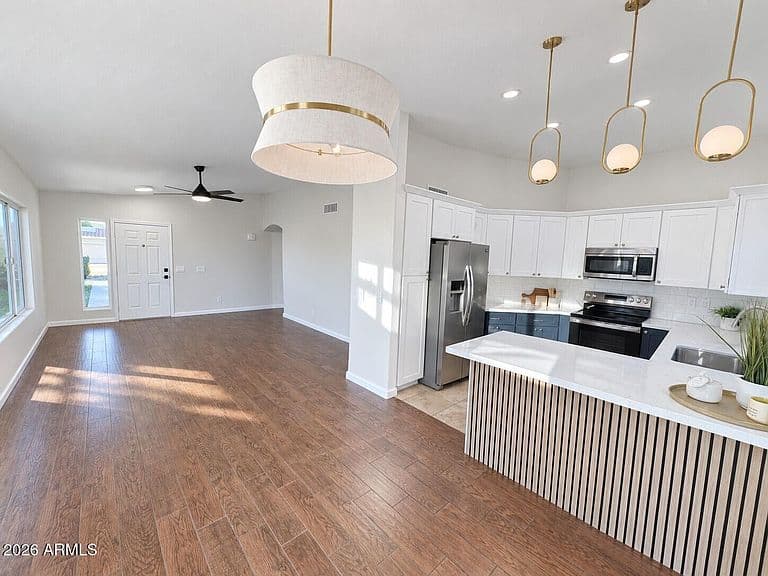 1347 E MURIEL Drive photo 4