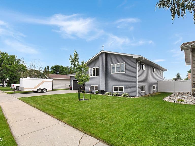 1518 6th Ave W photo 1