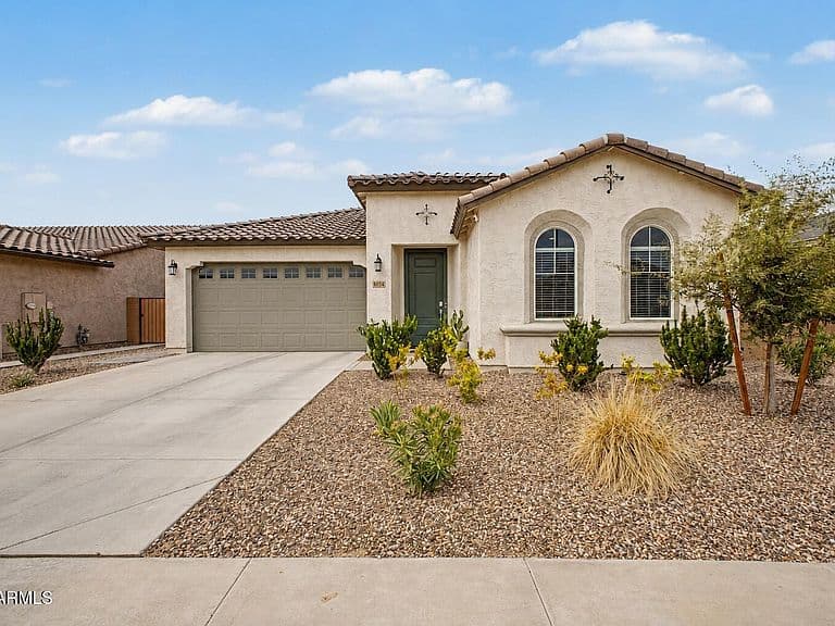 8054 E PALOMA Avenue photo 2
