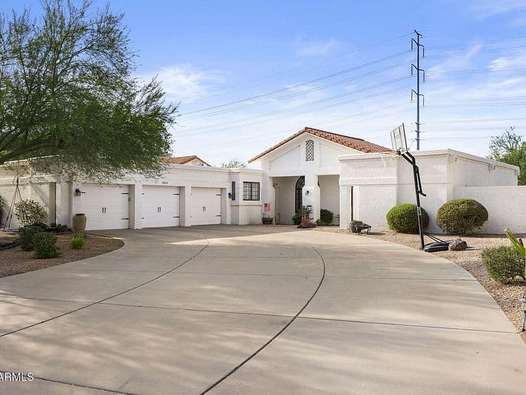 10452 E CANNON Drive photo 1