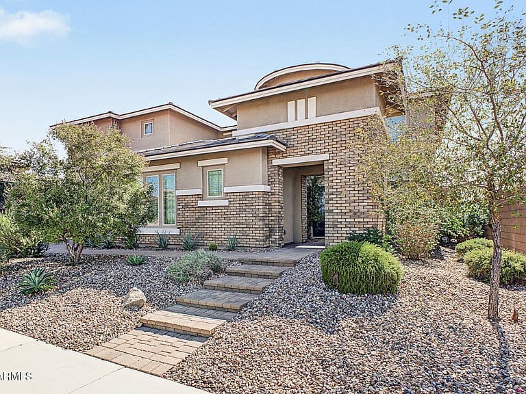 2387 E SUSAN Drive photo 2