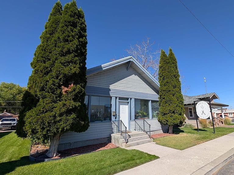 1518 Overland Ave photo 1