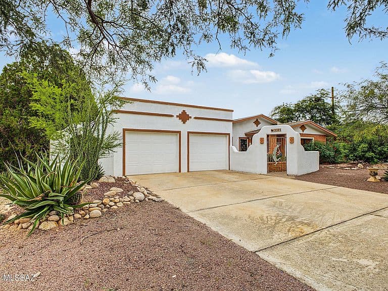 3381 N Camino Los Brazos photo 1