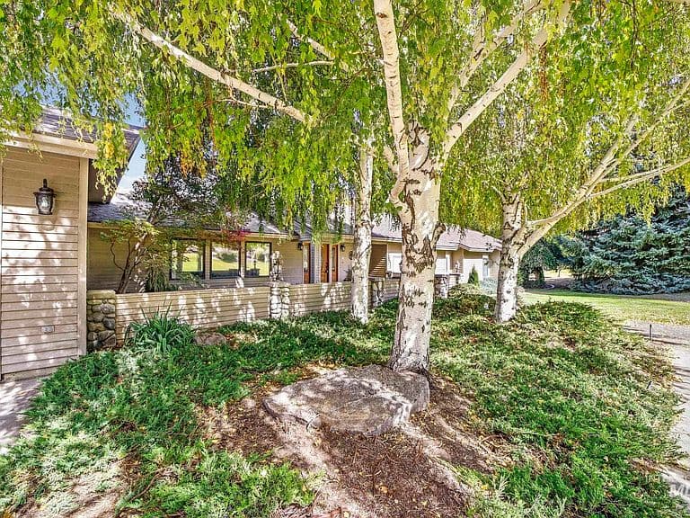 132 Country Club Dr photo 5
