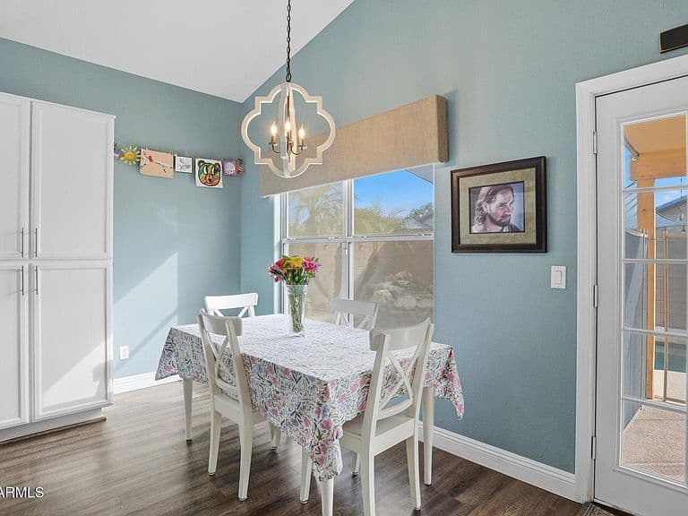 3031 W Melinda Ln photo 2