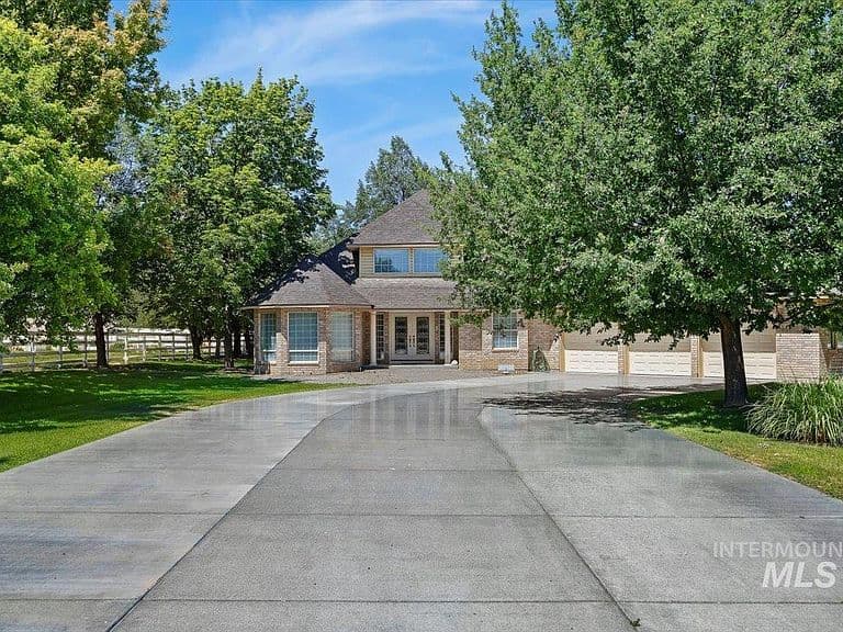 1672 Briarwood Ln photo 1