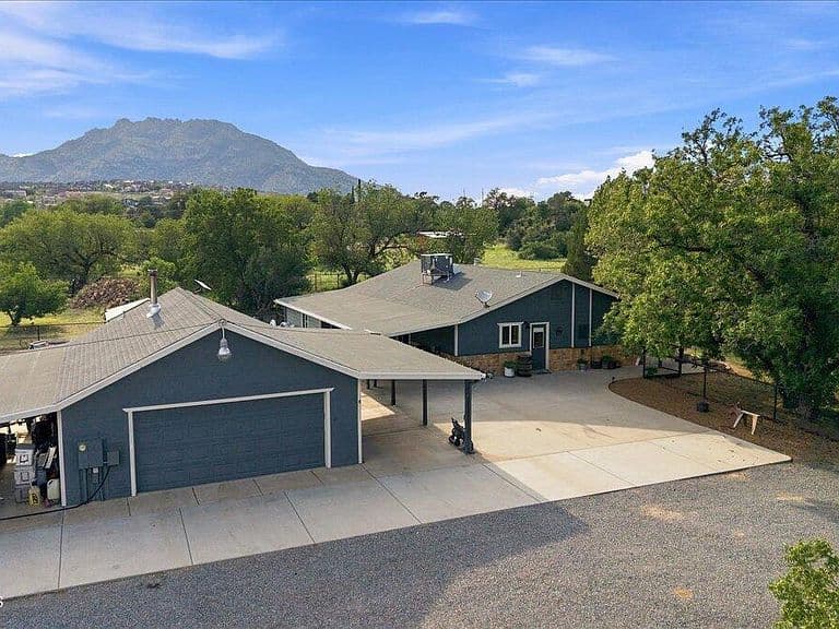 1805 W Kelly Dr photo 1