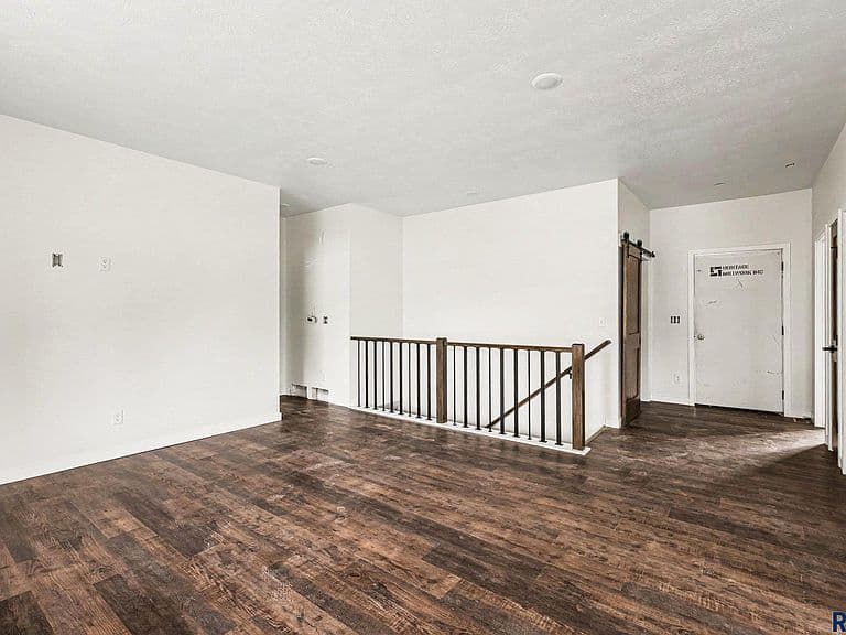 512 Sumac Cir photo 2