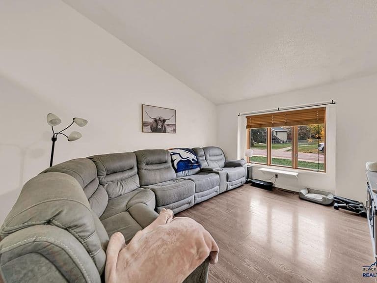1240 Range View Cir photo 3