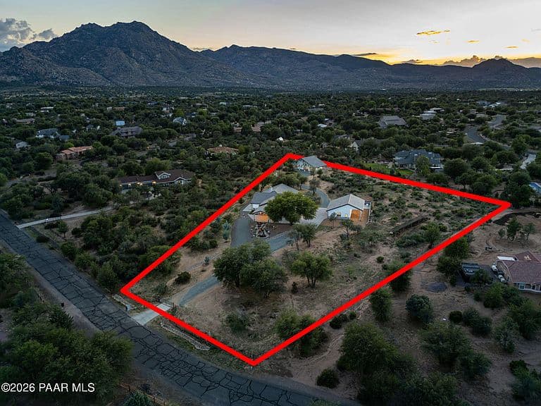 8510 N Valley Oak Dr photo 3